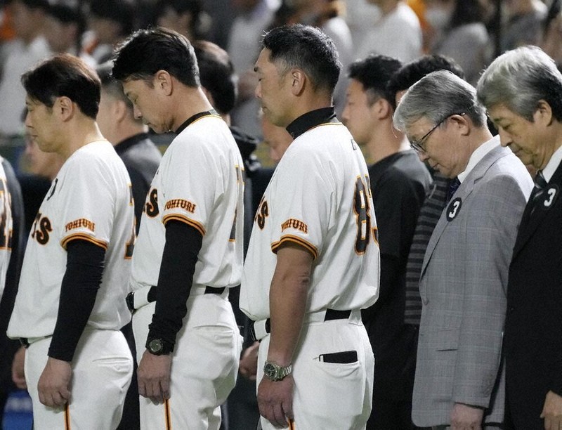 長嶋元監督登場に大きな声援 試合前に文化勲章祝賀セレモニー