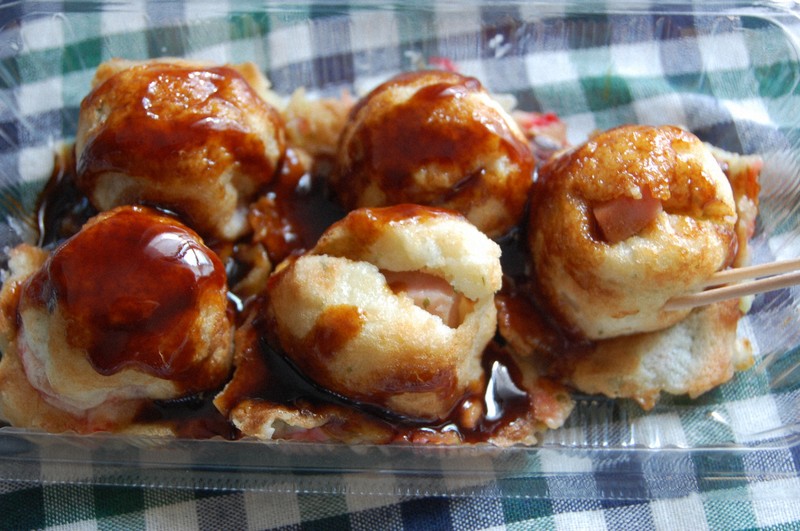 たこ』入っていません」 物価高騰でたこ焼きがソーセージ焼きに