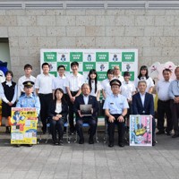 盗撮防止注意喚起ミラー設置のお披露目式＝宇都宮市で2025年6月6日午後4時19分、松沢真美撮影