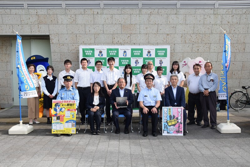 盗撮防止注意喚起ミラー設置のお披露目式＝宇都宮市で2025年6月6日午後4時19分、松沢真美撮影