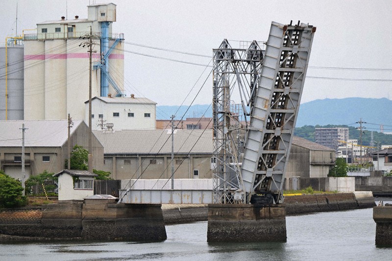 レトロの美：末広橋梁 三重県四日市市 1日5回の列車鉄橋 | 毎日新聞