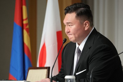 記者会見に臨む元横綱の白鵬さん＝東京都千代田区で2025年6月9日午後0時12分、後藤由耶撮影