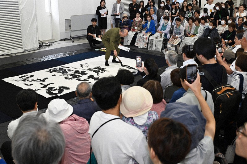 書と囲碁の世界 国内外の客魅了 万博イベント ／大阪 | 毎日新聞