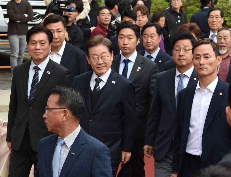 李在明研究：／下 強運と権力駆使で浮上 政権危機時の対応に懸念