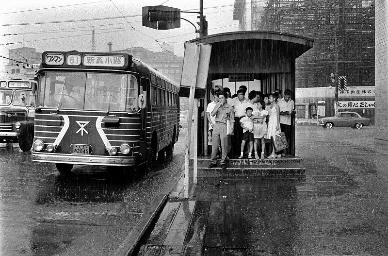雨の日にふたたび (1973年) 蔵出しPhotoアーカイブ「雨 虹が見たいな」 [写真特集1/7] | 毎日新聞
