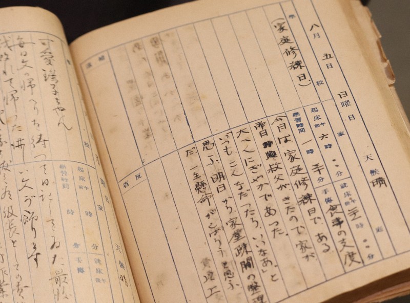 日本の原爆記録 １３冊まとめ売り 8月5日で途絶えた日記 13歳が描いた未来 遺品が原爆資料館に | 毎日新聞
