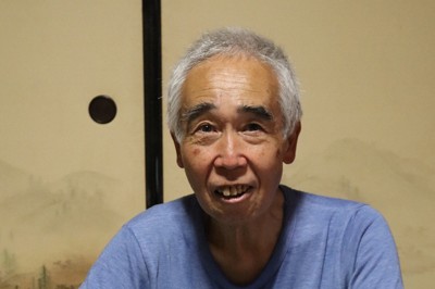チッコカタメタノの歴史や魅力を語った日暮晃一さん＝鴨川市で2025年6月6日、林帆南撮影