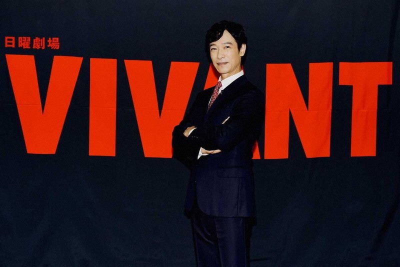 ラスト VIVANT ピンバッジ 6個セット 堺雅人 阿部寛 新品 ヴィヴァン Amazon | 日曜劇場 VIVANT グッズ ピンバッジ ＋ ステッカー 2