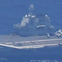 中国海軍の空母「山東」＝防衛省提供