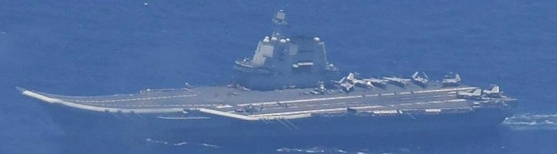 中国海軍の空母「山東」＝防衛省提供