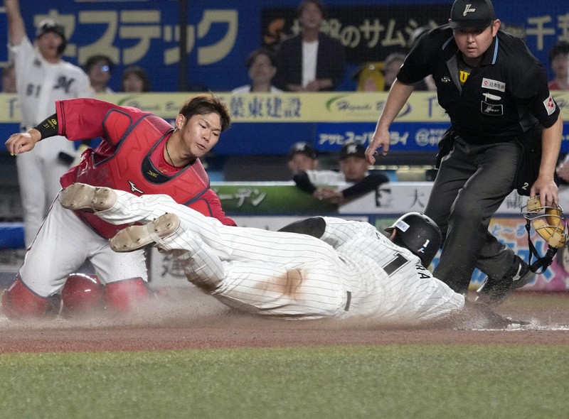 ロッテ・藤原、技ありの走塁で決勝点 「完全にアウトだった」と苦笑い