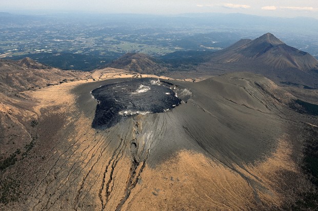 鎌田浩毅の役に立つ地学：日本の活火山／9 新燃岳（宮崎・鹿児島県