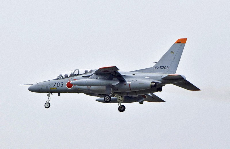 T4練習機の飛行訓練再開 空自築城基地 ／福岡 | 毎日新聞