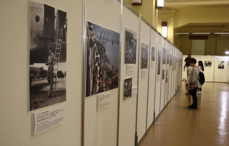 報道写真展「戦争と平和」 被爆80年、開戦前夜からたどる歴史 | 毎日新聞