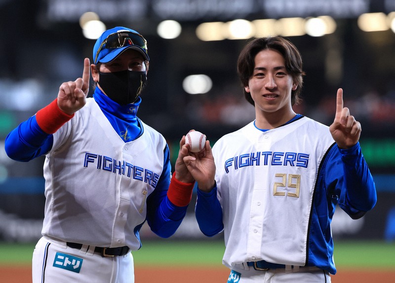 日本ハム・細野晴希がプロ初勝利 広島に快勝 プロ野球交流戦 [写真特集