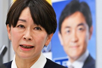参院選出馬を表明した記者会見で、記者から不倫疑惑を問われ、答える山尾志桜里氏＝衆院第1議員会館で2025年6月10日、西夏生撮影