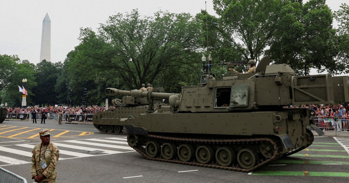 誕生日にパレード トランプ氏、軍事力誇示も渦巻く「私物化」批判