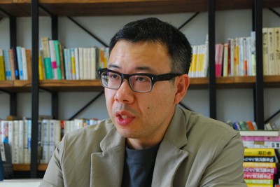 藤田直哉さん＝川崎市麻生区の日本映画大で2025年5月14日午後3時35分、千脇康平撮影