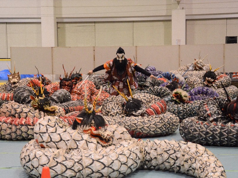 石見神楽、55年ぶりの万博 55頭の大蛇の舞「進化した姿見せる」 | 毎日新聞