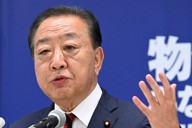 日本維新の会や国民民主党との党首会談を終え、記者会見で質問に答える立憲民主党の野田佳彦代表＝衆院第2議員会館で2025年6月19日午後6時2分、平田明浩撮影