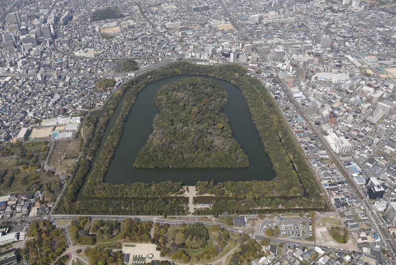 25ス377  25ケ262 呪物　生涯の繁栄を約束する鳳凰のブローチ　大願成就 友禅染掛幅 桐鳳凰図 文化遺産オンライン