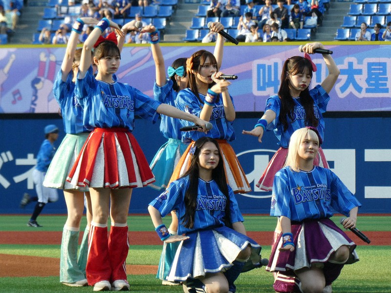 CANDY TUNE」の村川緋杏さんが投球 ワンバン、天仰ぐ | 毎日新聞