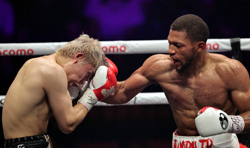 ボクシング：ボクシング 世界戦 痛恨フック、佐々木五回KO ウエルター
