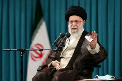 イランの最高指導者ハメネイ師＝テヘランで2022年11月2日、WANAロイター