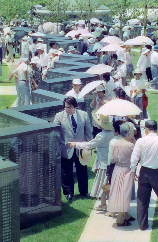 刻んだ24万人 名前分からぬ子も米兵も 「平和の礎」30年【写真】 [写真