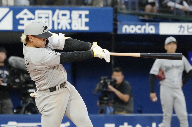 ロッテ・山本大斗が本塁打含む4安打 敵軍に去った師の前で大暴れ