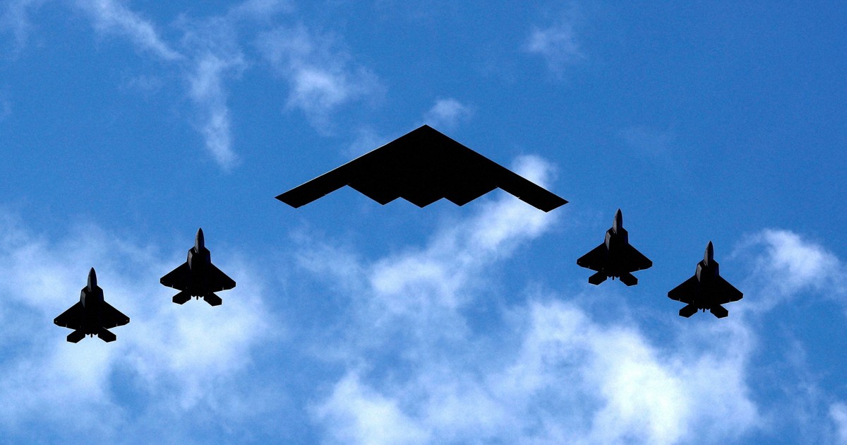 1分で解説＞地下深くまで 「バンカーバスター」ってどんな爆弾? | 毎日新聞