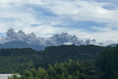 新燃岳が7年ぶり噴火　噴火警戒レベル2継続　宮崎・鹿児島県境