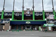 大谷翔平ら北海道日本ハムファイターズの歴代選手の写真で彩られた鎌ケ谷スタジアム＝千葉県鎌ケ谷市で2025年5月19日午後2時11分、谷口拓未撮影