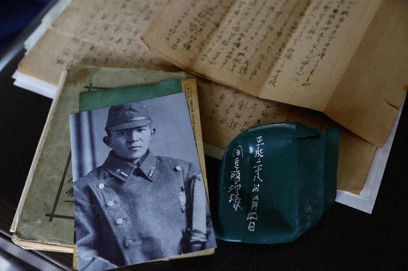戦後80年：遺品がつなぐ沖縄戦 ガマで発見されたせっけん箱、奇跡的