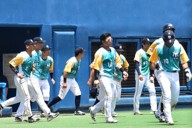 【NTT東日本－明治安田】予選敗退が決まった明治安田の選手たち＝大田スタジアムで2025年6月23日、円谷美晶撮影