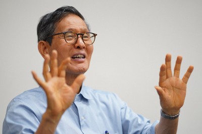 コロナワクチン「予防効果あまりない」は本当?　尾身先生を直撃した