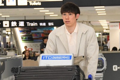 日本代表での活動に向け、イタリアから帰国した石川祐希選手＝成田空港で2025年6月25日、玉井滉大撮影