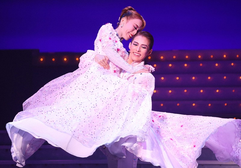 View＋：「春のおどり」で翼和希さんお披露目 OSK日本歌劇団