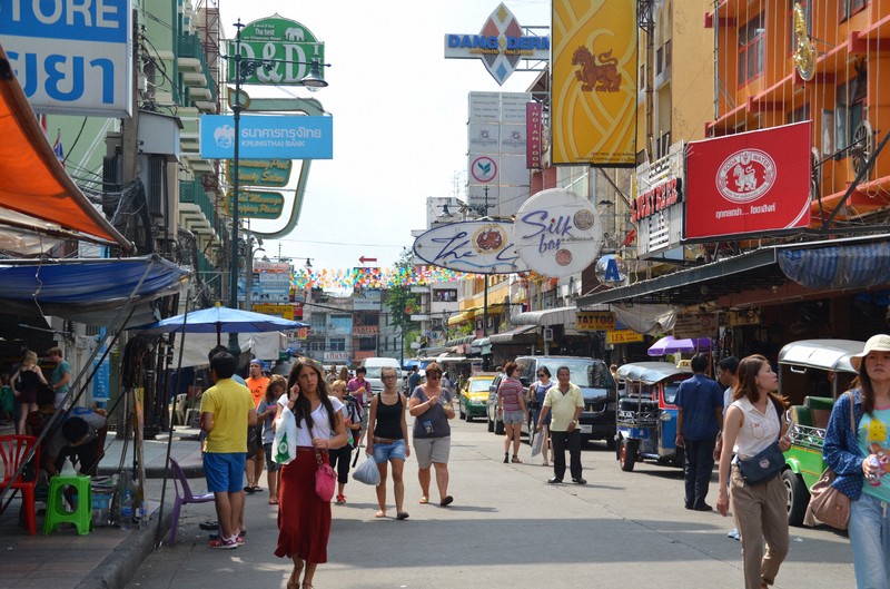 日本人バックパッカーは不滅？ 「90年代の記憶本」誕生のワケ