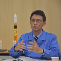 H2Aロケット50号機の打ち上げ執行責任者を務める三菱重工の鈴木啓司さん＝名古屋市の同社大江工場で2024年12月6日、田中韻撮影