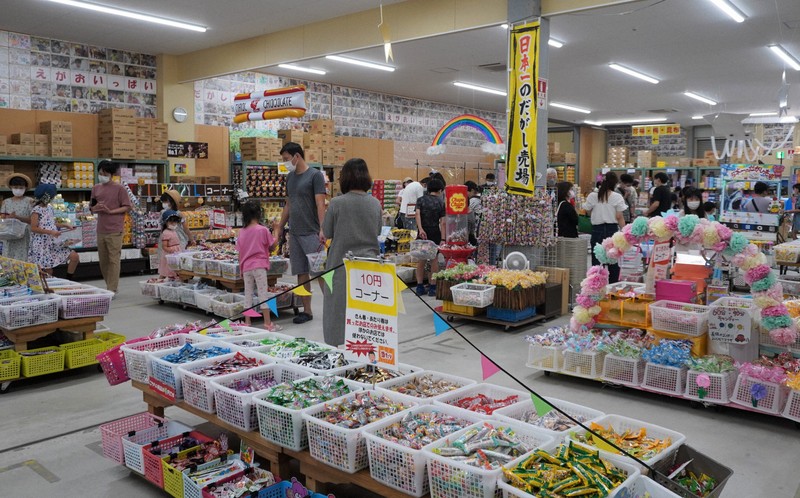 駄菓子で子どもを笑顔に」活動10年 夢は世界のDAGASHIへ | 毎日新聞