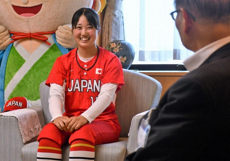 女子ソフト選手 生写真 W杯も好打撃誓う 女子ソフトU15 草津出身の港選手 ／滋賀 | 毎日新聞