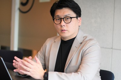 動画が政治に与える影響などについて解説するJX通信社の米重克洋代表取締役＝東京都千代田区で2025年5月15日午後2時6分、玉井滉大撮影