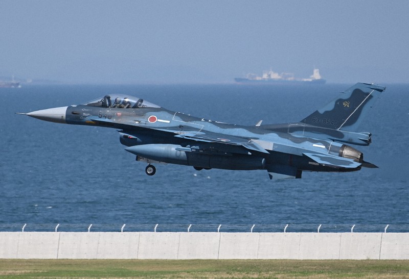 北九州空港で初の戦闘機訓練 空自がタッチ・アンド・ゴー実施 | 毎日新聞