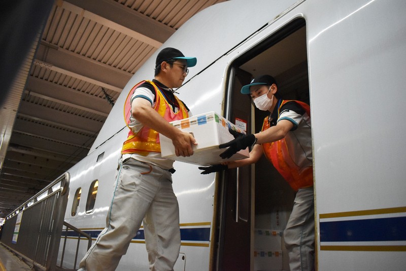 玄界灘の鮮魚、水揚げ当日に大阪へ JR西、博多から新幹線輸送開始