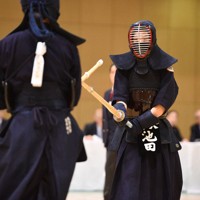 中央大の池田胡春選手（奥）＝東京・ひがしんアリーナで2024年9月21日、高橋将平撮影