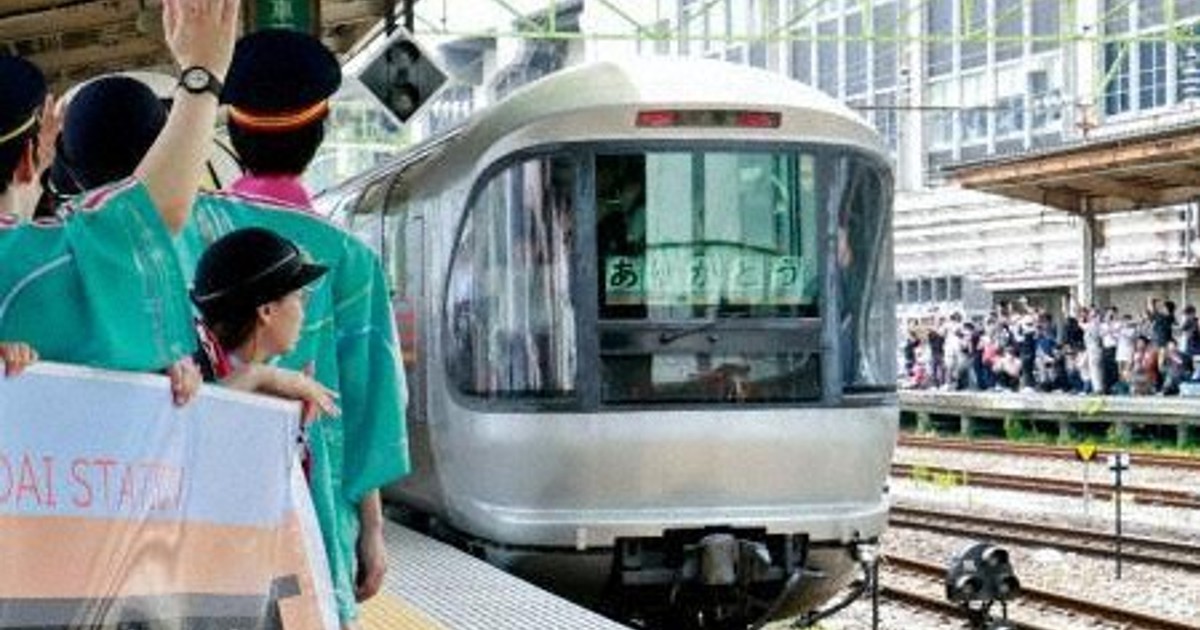 寝台特急「カシオペア」引退 四半世紀運行、上野でファン別れ惜しむ