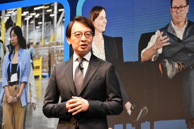 日本での事業開始から25年の歩みを説明するアマゾンジャパンのジャスパー・チャン社長＝東京都千代田区で2025年7月1日、佐久間一輝撮影