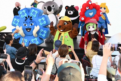 万博マスコット集結でダンス ミャクミャクも、観客からアンコール