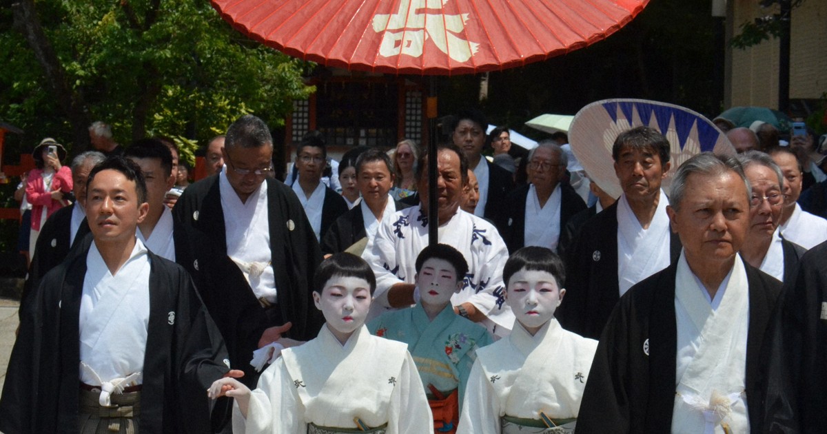 けがなく、楽しい祇園祭に 「お千度の儀」長刀鉾の稚児が笑顔 | 毎日新聞